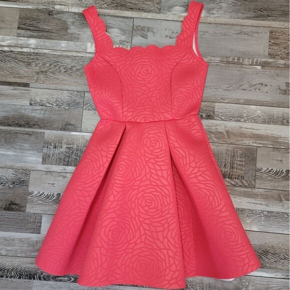 New Maude Structured Rose Mini Dress Size Medium - Picture 1 of 6